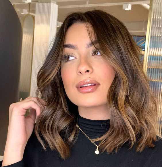 Carré long avec balayage blond miel Carré long avec balayage blond miel