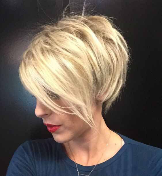 Coupe pixie avec frange longue Coupe pixie avec frange longue