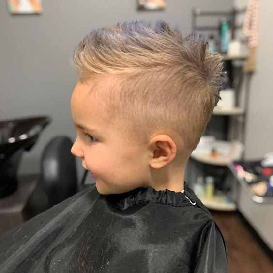 Faux Hawk sur Taper haut Faux Hawk sur Taper haut