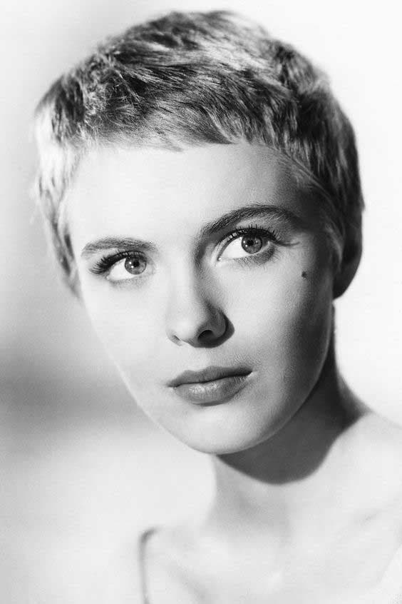 Jean Seberg avec ses cheveux courts Jean Seberg avec ses cheveux courts
