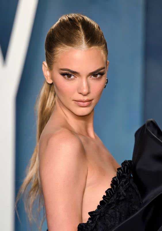 Kendall Jenner adopte une queue-de-cheval Kendall Jenner adopte une queue-de-cheval