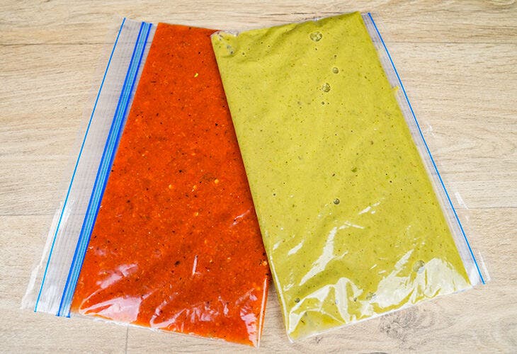 Placez la soupe dans des sacs de congélation Placez la soupe dans des sacs de congélation