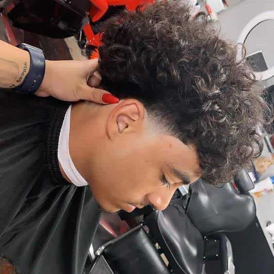 Taper bas sur cheveux longs et bouclés Taper bas sur cheveux longs et bouclés