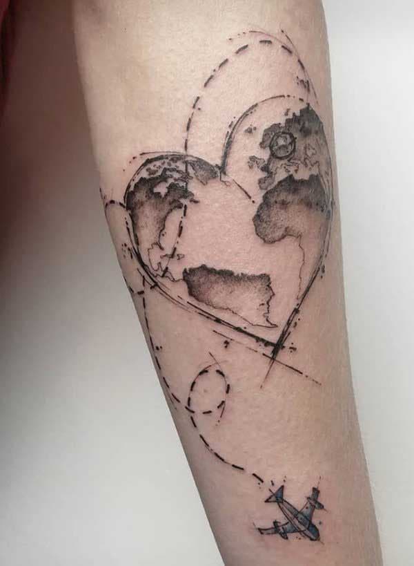 Tatouage coeur terrestre et avion Tatouage coeur terrestre et avion