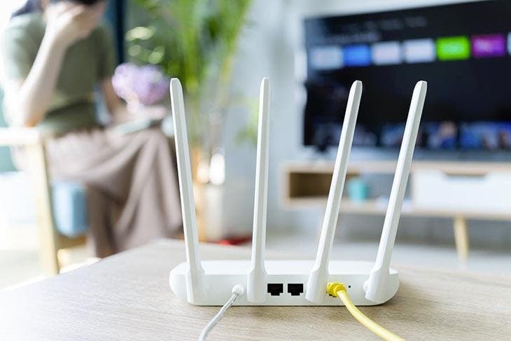 Un routeur près de la télévision Un routeur près de la télévision