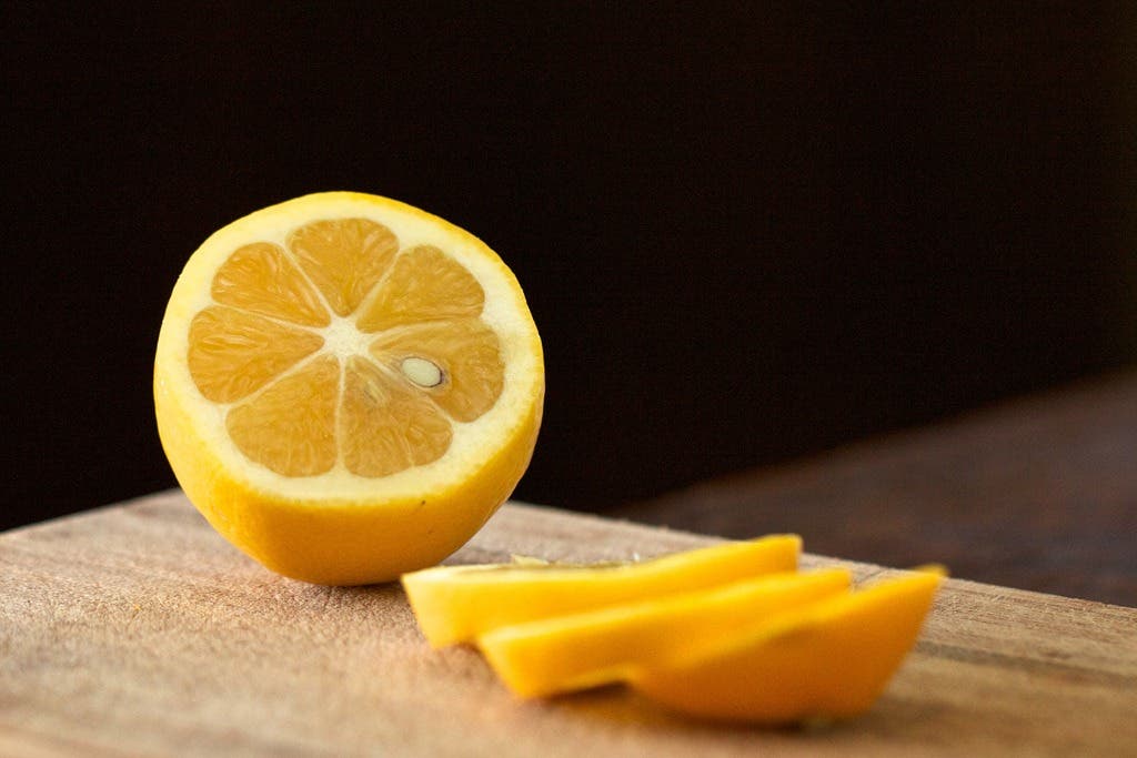 Le citron pour nettoyer les sols. source : earth911 Le citron pour nettoyer les sols. source : earth911