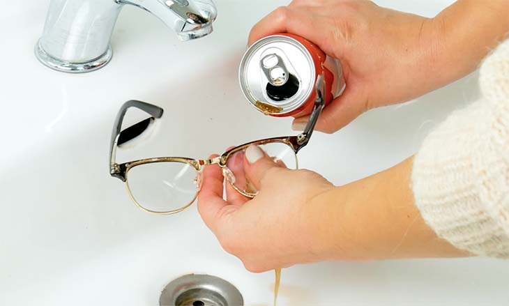 Le coca-cola pour nettoyer les verres Le coca-cola pour nettoyer les verres