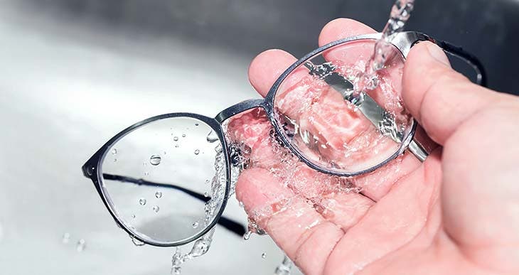 Une astuce pour faire briller les lunettes Une astuce pour faire briller les lunettes